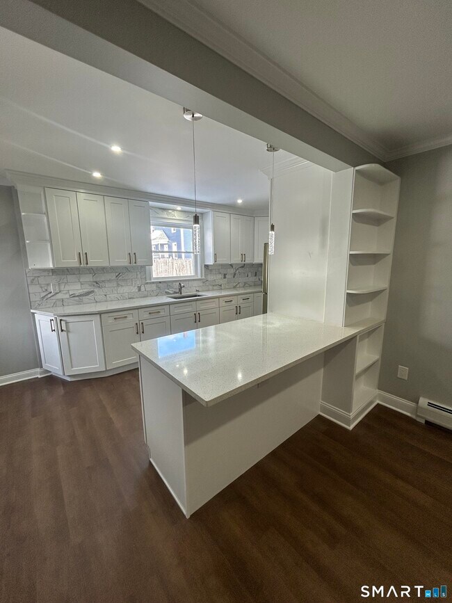 Building Photo - 54 Forest St