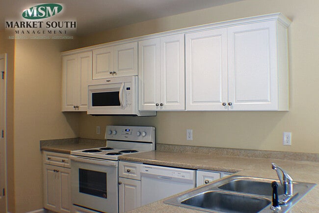 Building Photo - BLOOMINGDALE HOME