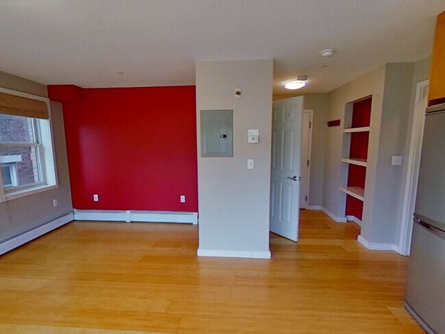 Building Photo - Recently Renovated Studio Right on Park Dr...