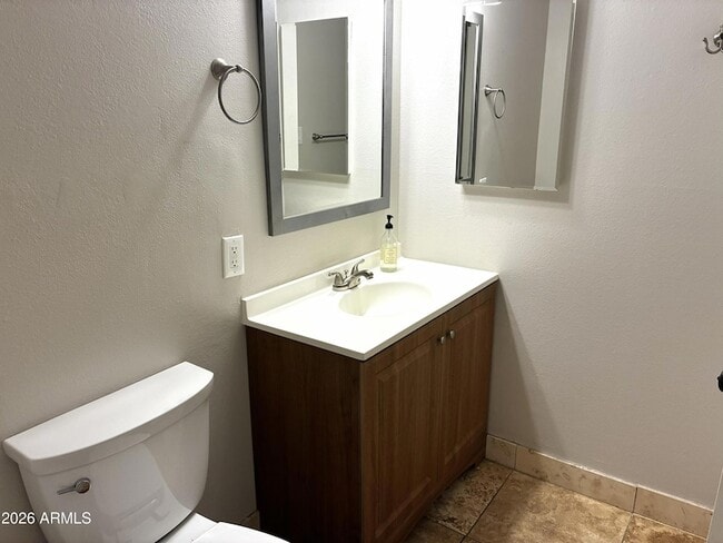 Building Photo - 523 E Malibu Dr