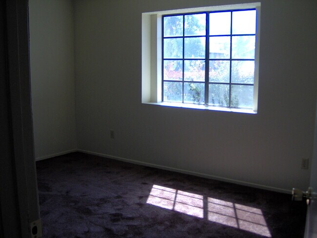 Building Photo - Riverside UCR 3 Bedroom, 2 Bathroom Home