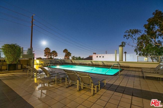 Building Photo - 1155 N La Cienega Blvd