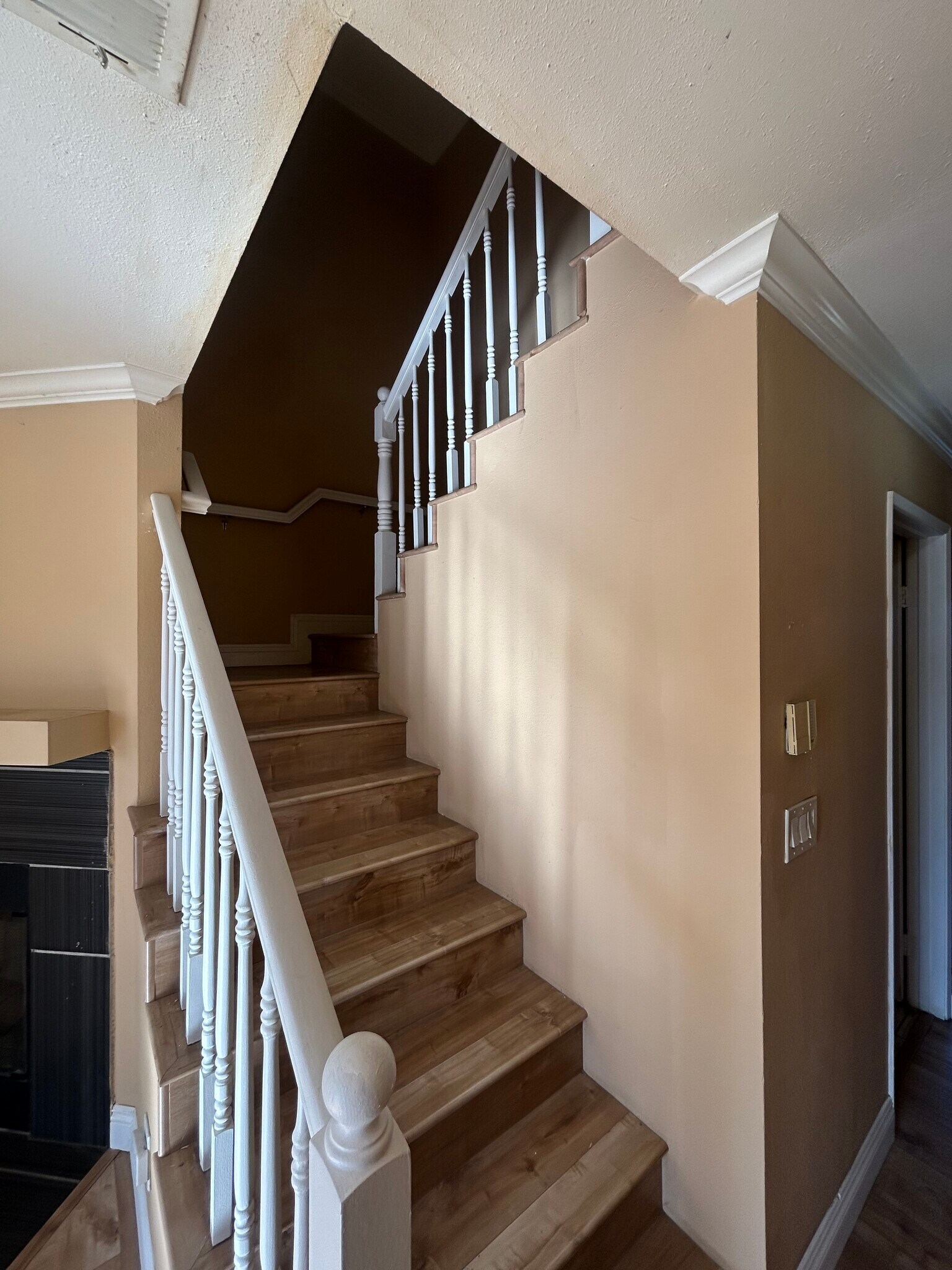 Building Photo - 12021 Elliott Ave