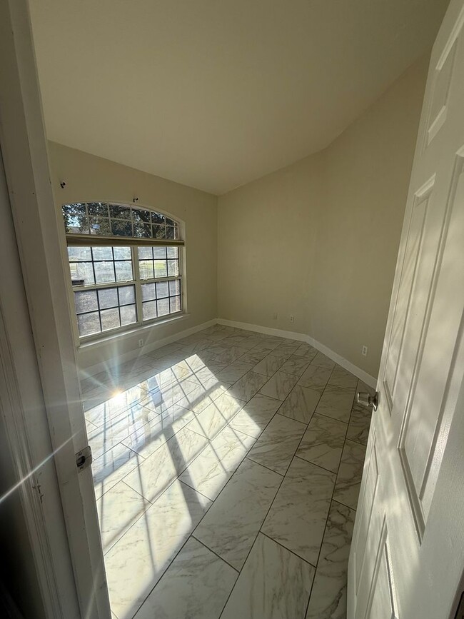Building Photo - Beautiful Spacious 3 bed 3 bath Home in Debary