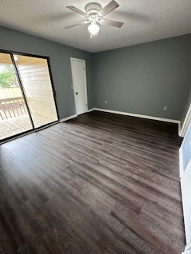 Building Photo - Lakeside Townhomes, Daleville Alabama