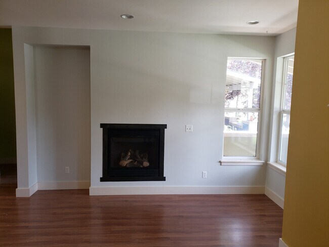 Building Photo - 4251COV