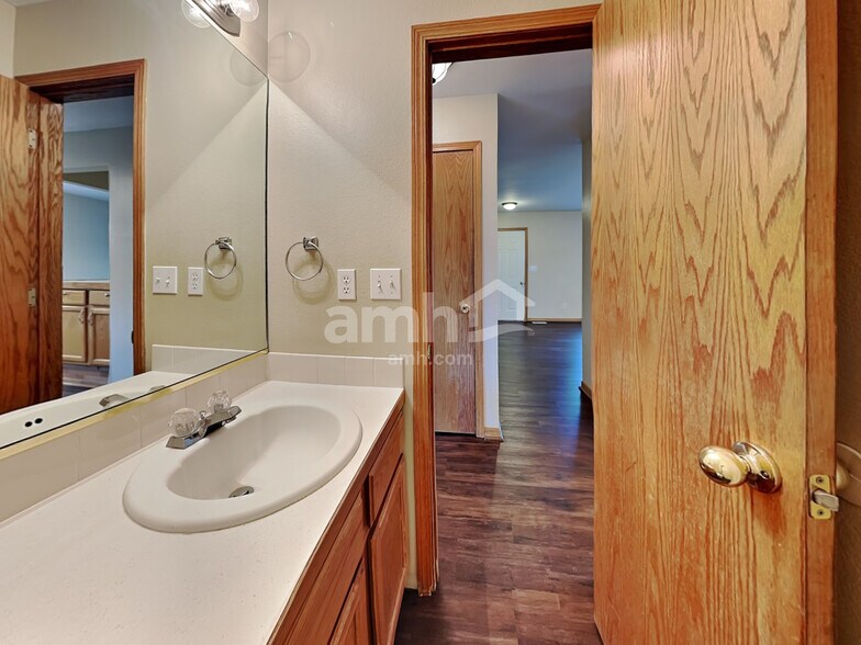 Building Photo - 3207 Barclay Ct