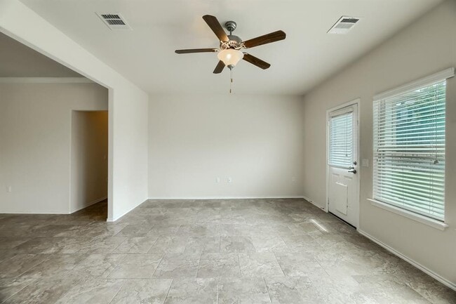 Building Photo - 10001 Pinnacle Crest Loop