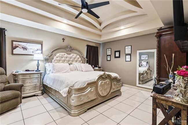 Building Photo - 19 Canela Ave