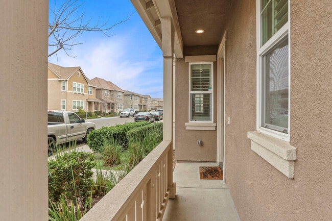 Building Photo - 3920 Purple Finch Ln