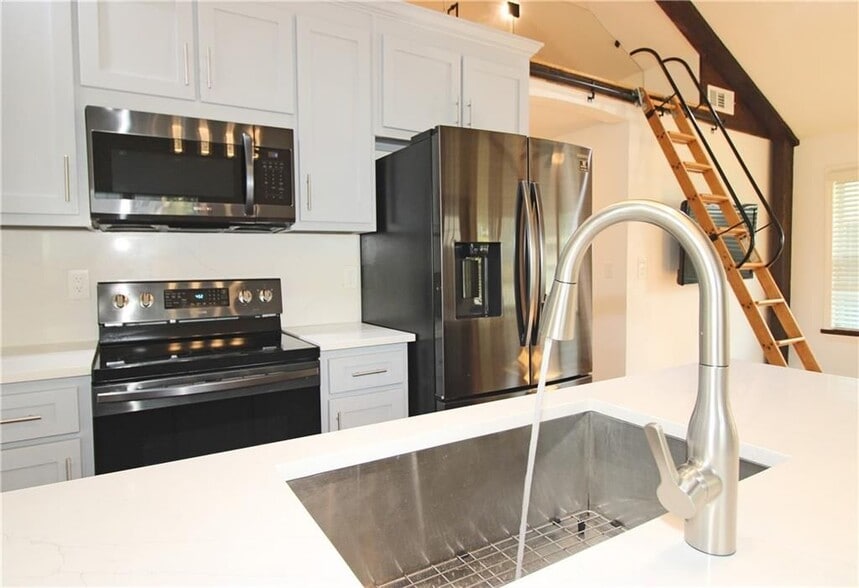 Building Photo - 49 New St