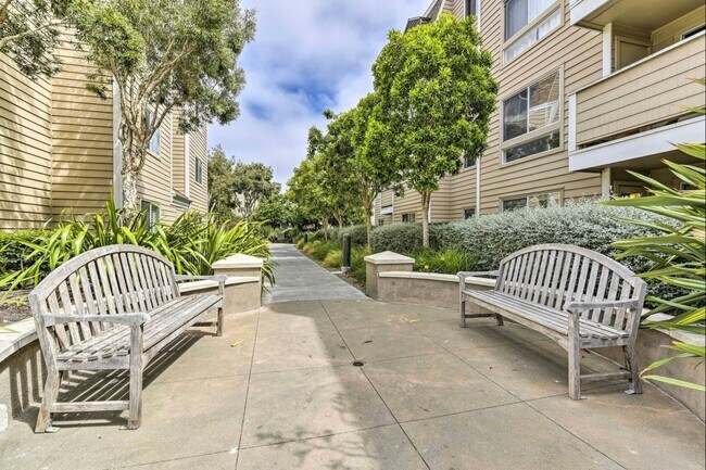 Building Photo - COMING SOON!!! BEAUTIFUL 1BD/1BA CONDO IN EMERYVILLE CA