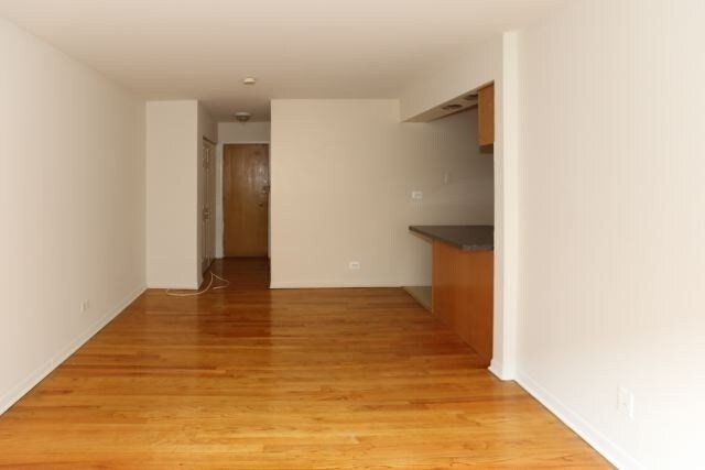 Building Photo - 533 W Aldine Ave