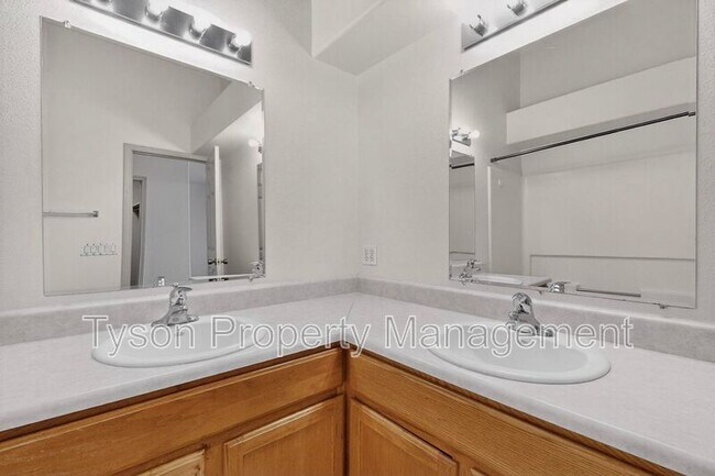 Building Photo - 1732 Del Cielo Dr NW