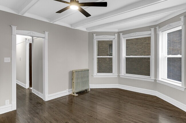 Building Photo - 6360 S Greenwood Ave