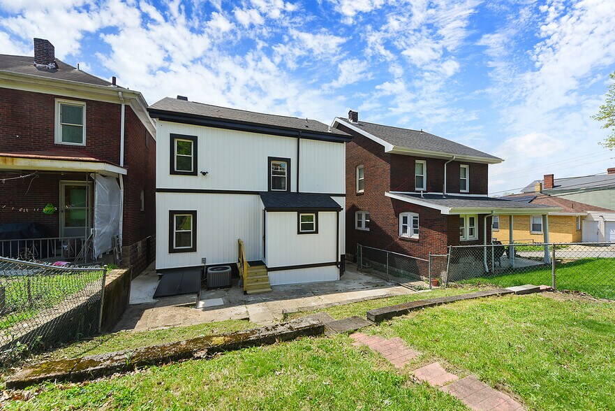 Building Photo - 1203 Berkshire Ave