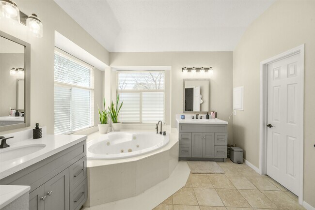 Building Photo - 1122 Wellshire Dr