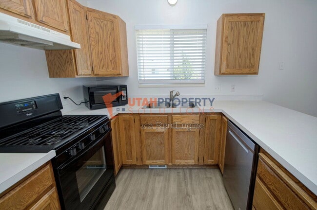 Building Photo - 496 W 330 S
