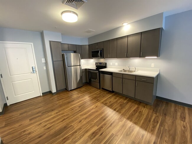 Building Photo - 52 E Ridge Dr