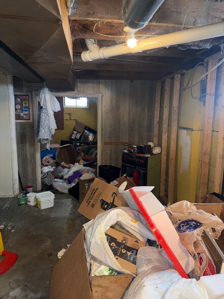 Building Photo - 1309 Barney Ave