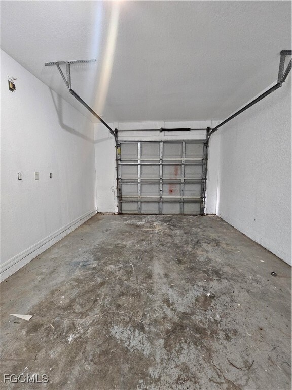 Building Photo - 1127 Croquet St E