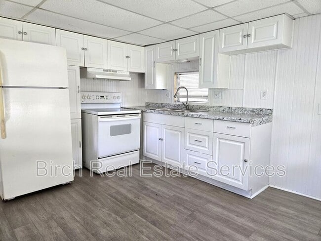 Building Photo - 7106 Commons Blvd