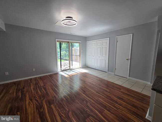 Building Photo - 878 WILLIAMS