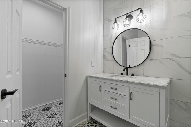 Building Photo - 230 Colima Ct