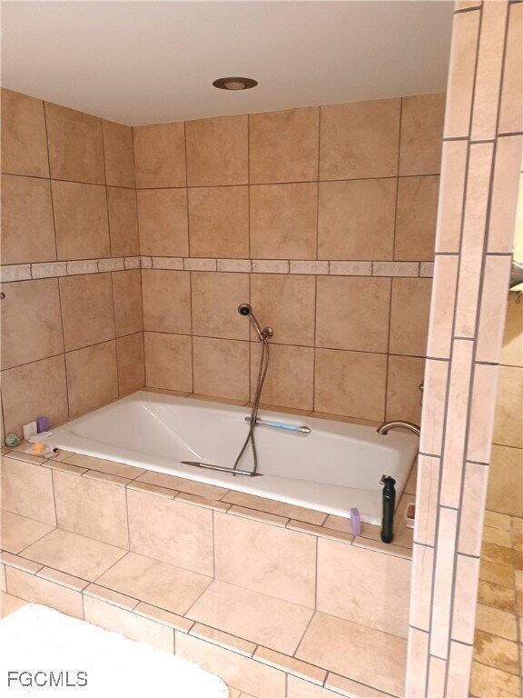 Building Photo - 5260 S Landings Dr