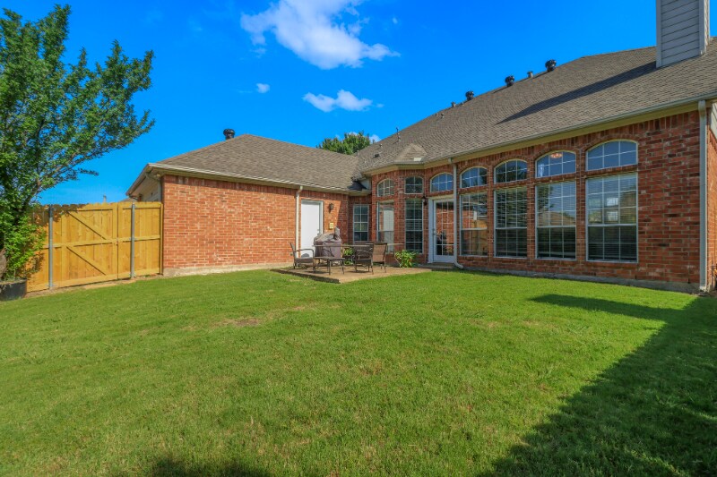 Building Photo - 2209 Micarta Dr
