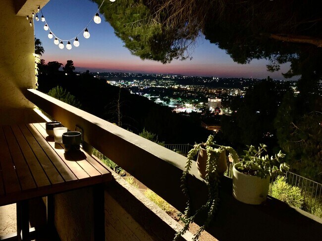 Building Photo - Beautiful 2 bed 2 bath Condo Located in North Park