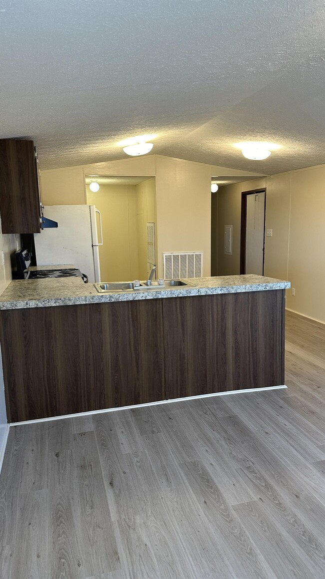 Building Photo - 1325 Harris Hill Rd