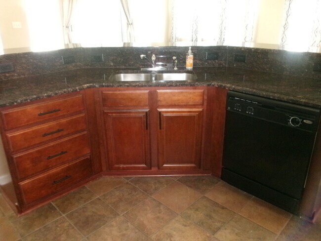 Building Photo - 4 bedroom, 3 bath home in Surfside Beach Club