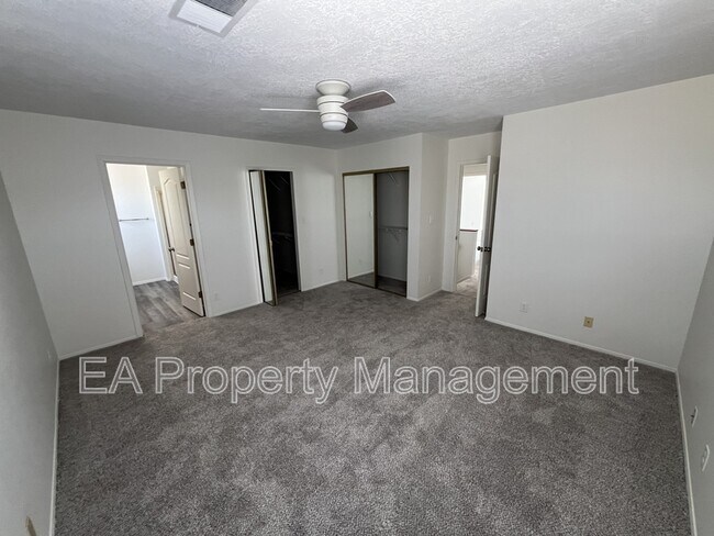 Building Photo - 7259 Pajarito Rd NE