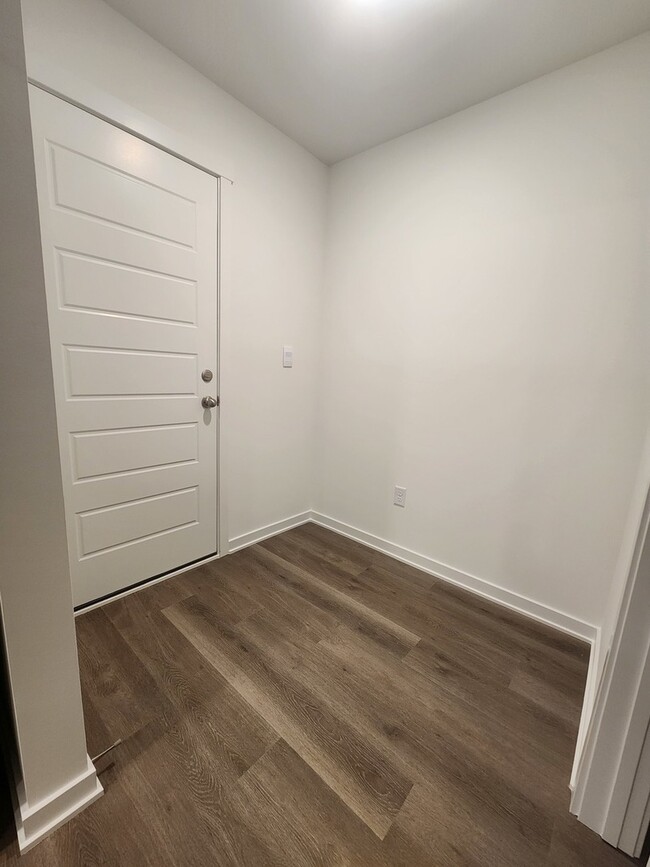 Building Photo - 2334 Noble Ln