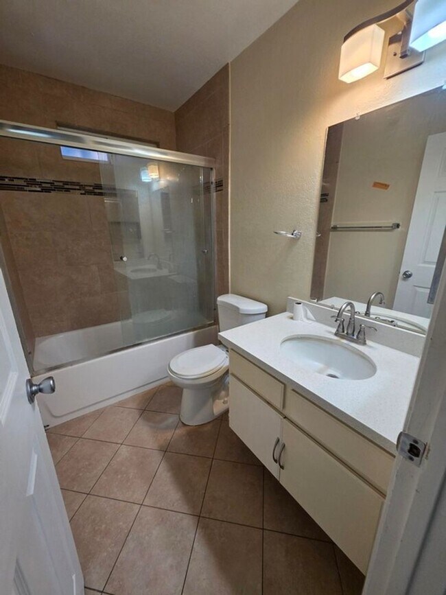 Building Photo - Close to Cal State