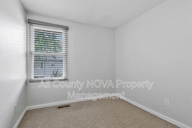 Building Photo - 9995 Campus Way S
