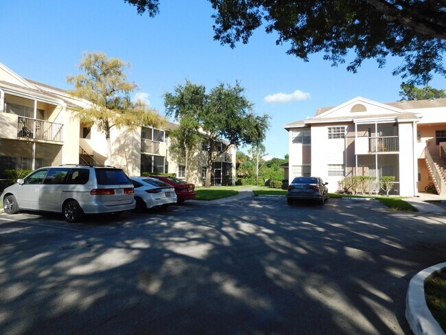 Building Photo - 611 Cypress Lake Blvd