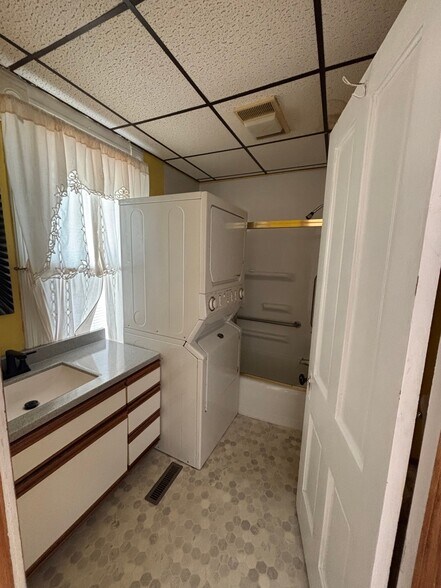 Building Photo - 318 Cramer St