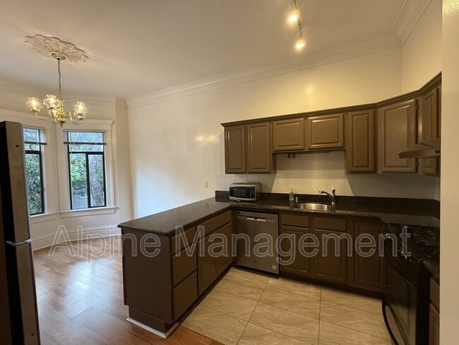 Building Photo - 115-117-117 Sanchez St