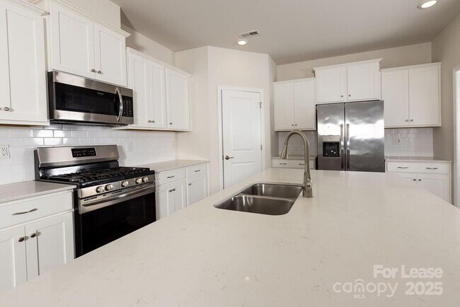 Building Photo - 12926 Canterbury Castle Dr