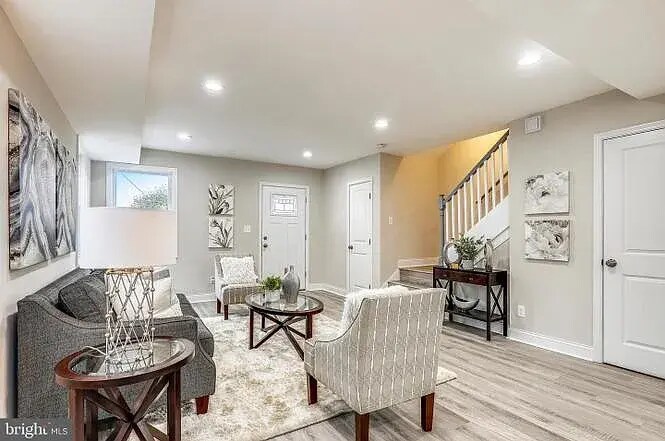 Building Photo - 724 Oneida Pl NW