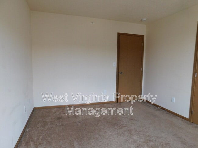 Building Photo - 210 Cardinal Wy