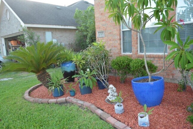 Building Photo - 10107 Olive Mount St