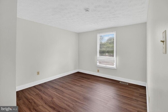 Building Photo - 3633 Dry Creek Ct