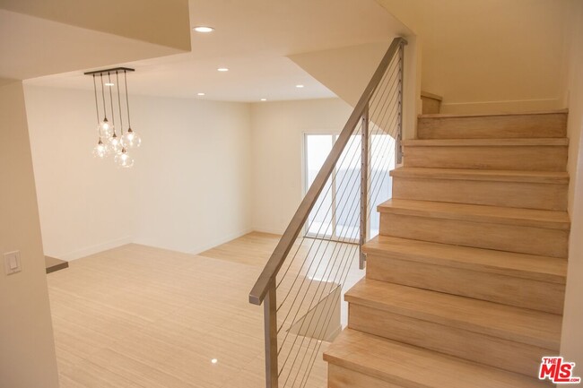 Building Photo - 508 Kings Rd