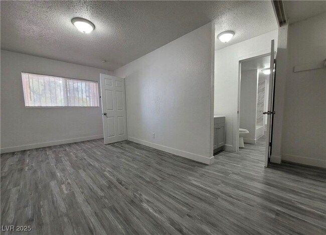 Building Photo - 740 N 11th St