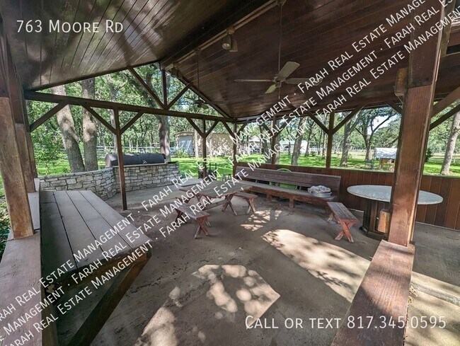 Building Photo - 763 Moore Rd