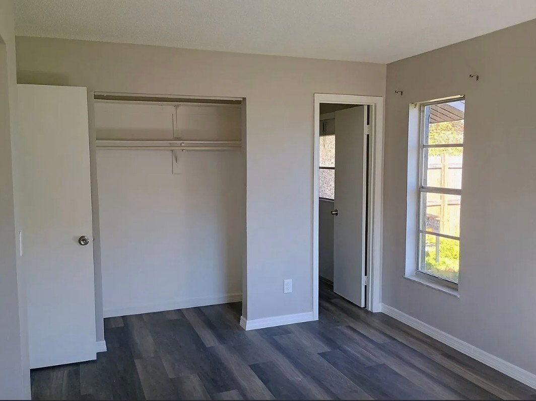 Building Photo - 483 N Briar Creek Point