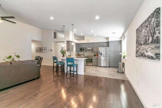 Building Photo - 3257 Vista Del Lago Way